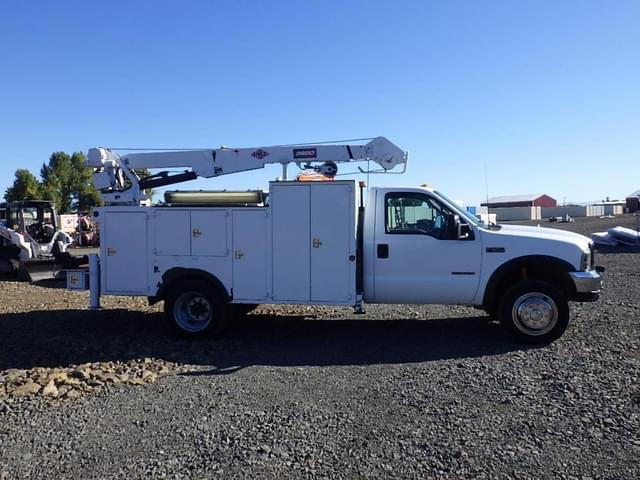 Image of Ford F-550 equipment image 3