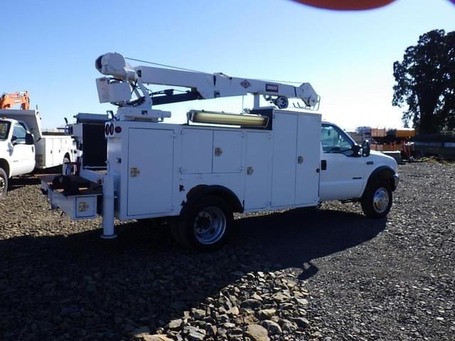 Image of Ford F-550 equipment image 4