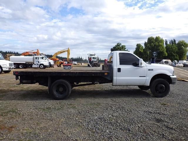 Image of Ford F-550 equipment image 2