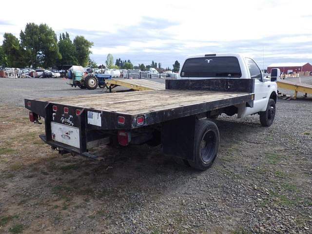 Image of Ford F-550 equipment image 3