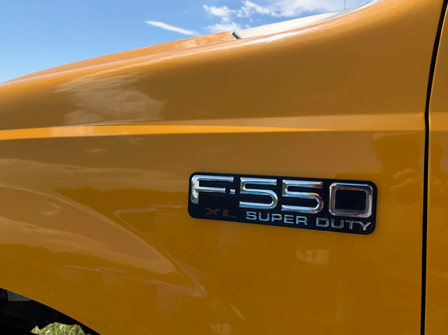 Image of Ford F-550 equipment image 4