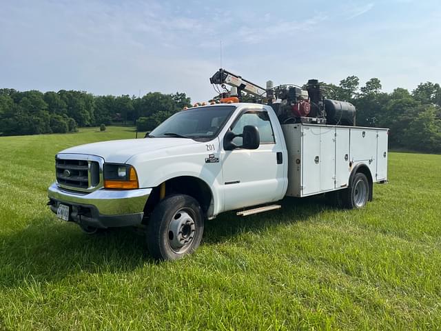 Image of Ford F-550 equipment image 1