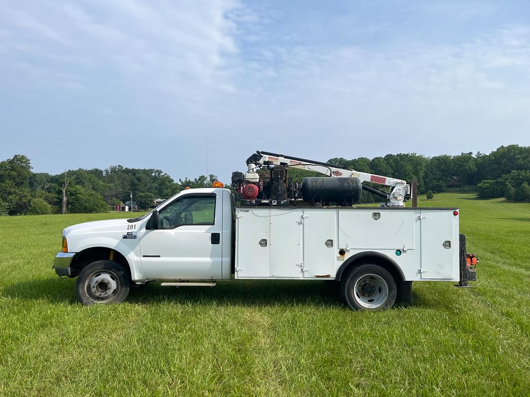 Image of Ford F-550 Primary image