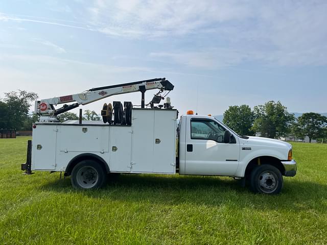Image of Ford F-550 equipment image 4