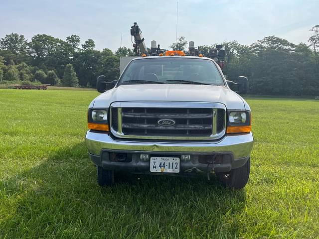 Image of Ford F-550 equipment image 2