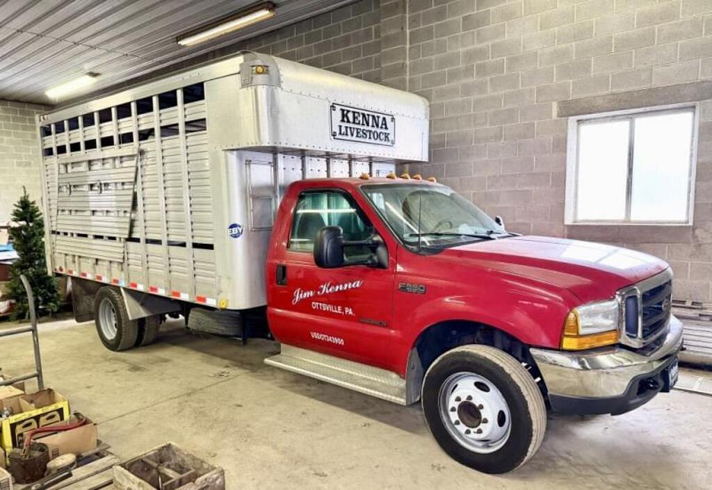 Image of Ford F-550 Primary image