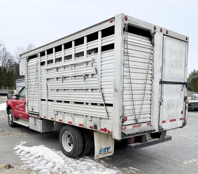 Image of Ford F-550 equipment image 4