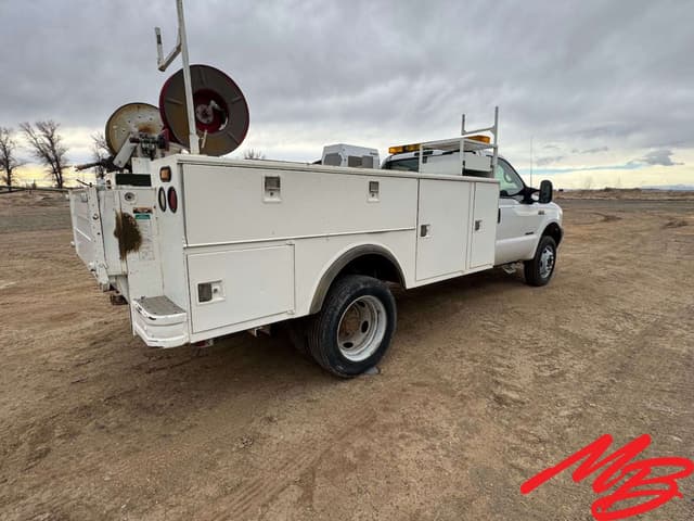 Image of Ford F-550 equipment image 4