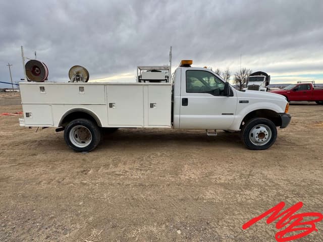 Image of Ford F-550 equipment image 3