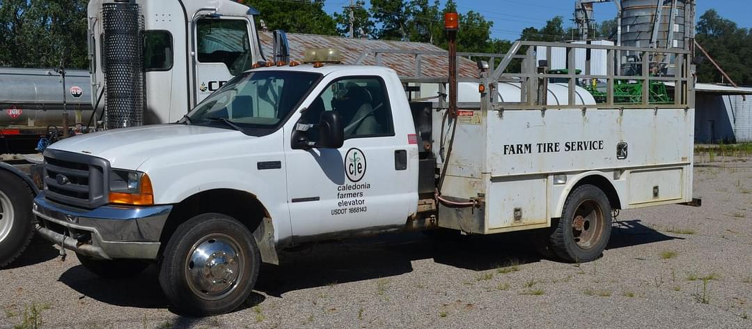 Image of Ford F-550 Primary image