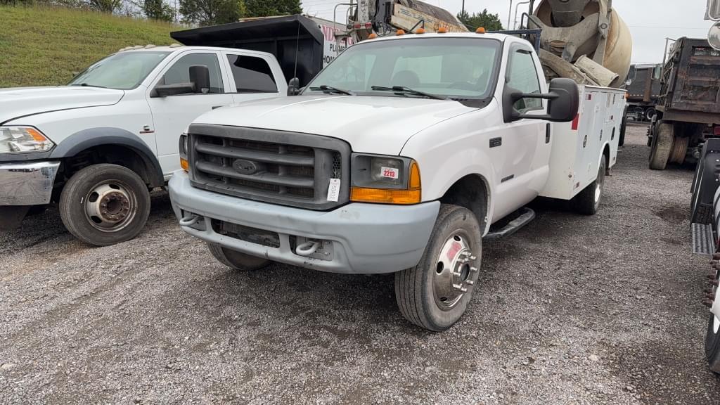 Image of Ford F-550 Primary image