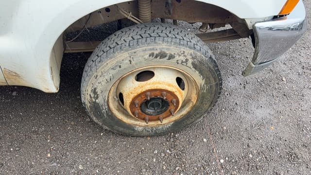 Image of Ford F-550 equipment image 3