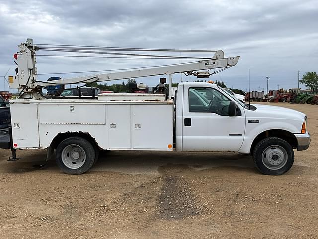 Image of Ford F-550 equipment image 1