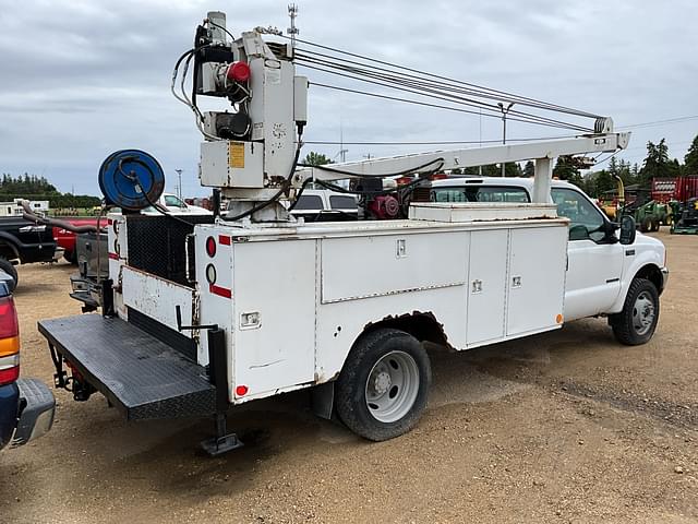 Image of Ford F-550 equipment image 2