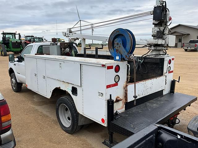 Image of Ford F-550 equipment image 4