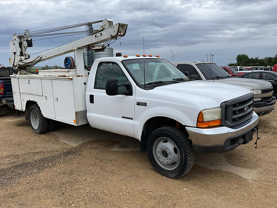 Image of Ford F-550 Primary image