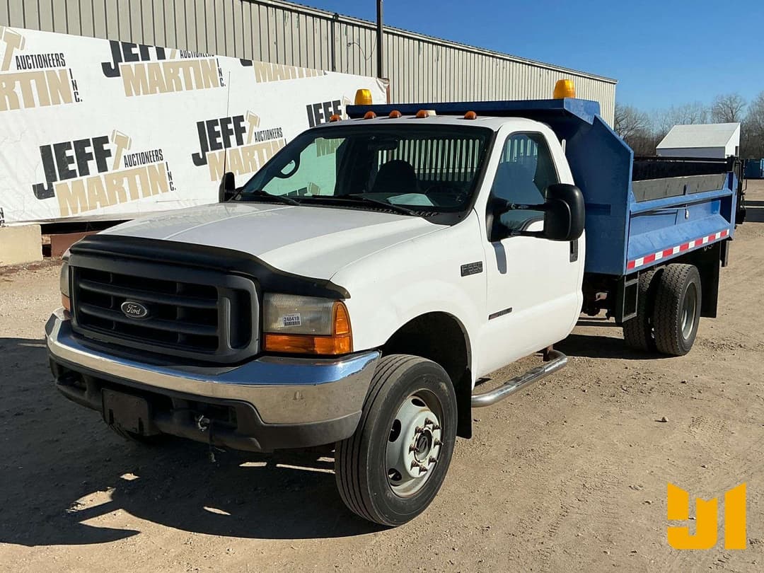 Image of Ford F-550 Primary image
