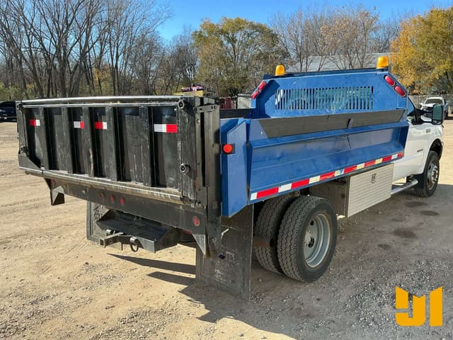 Image of Ford F-550 equipment image 4