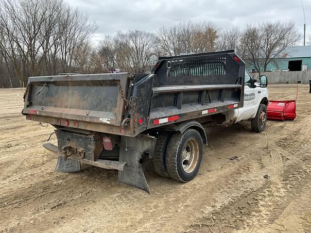 Image of Ford F-550 equipment image 4