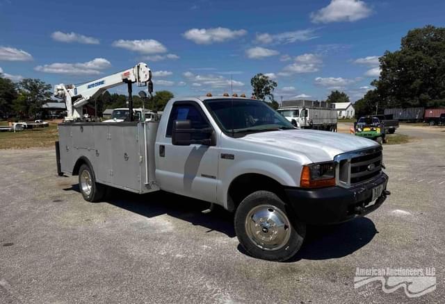 Image of Ford F-550 equipment image 2
