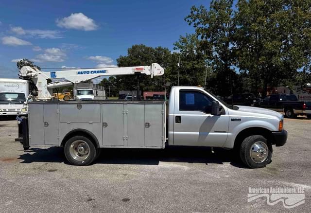 Image of Ford F-550 equipment image 3