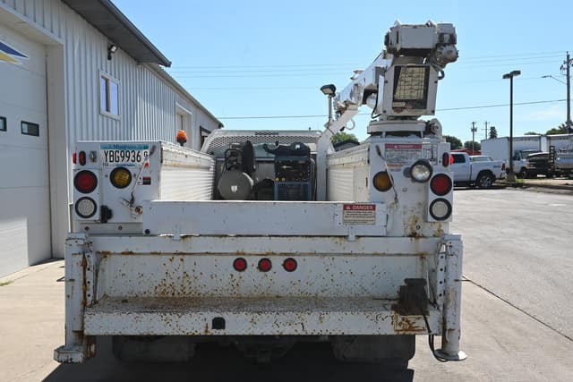 Image of Ford F-550 equipment image 3
