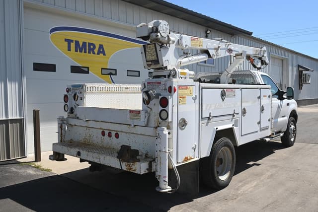 Image of Ford F-550 equipment image 2