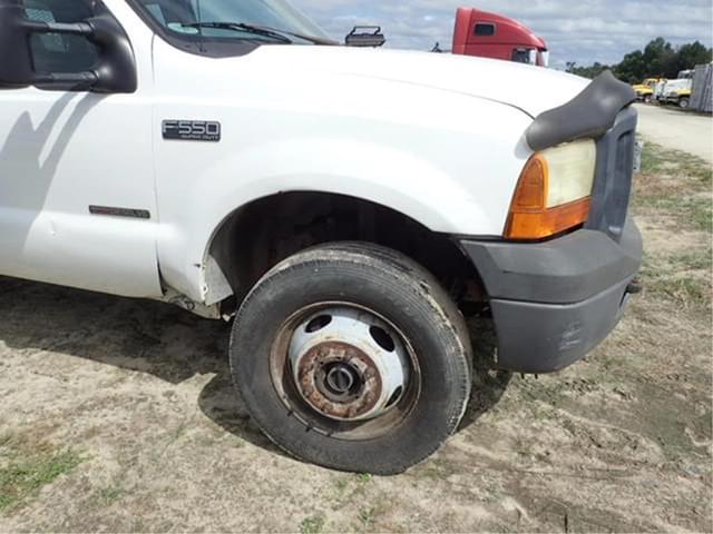 Image of Ford F-550 equipment image 3
