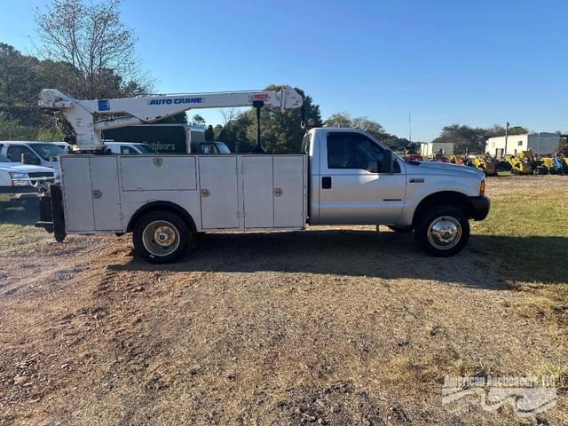 Image of Ford F-550 equipment image 4