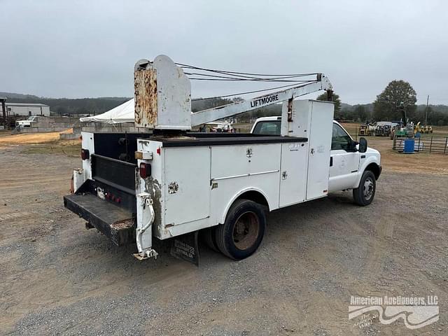 Image of Ford F-550 equipment image 2