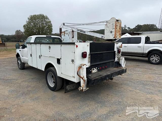 Image of Ford F-550 equipment image 4