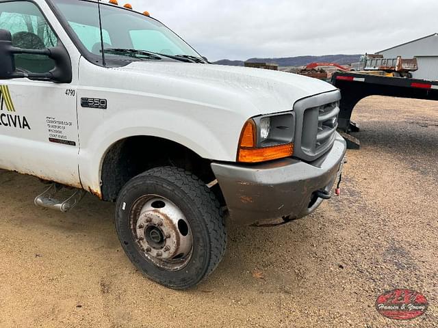 Image of Ford F-550 equipment image 3