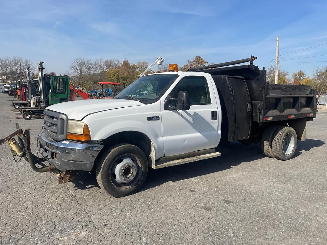 Image of Ford F-550 Primary image