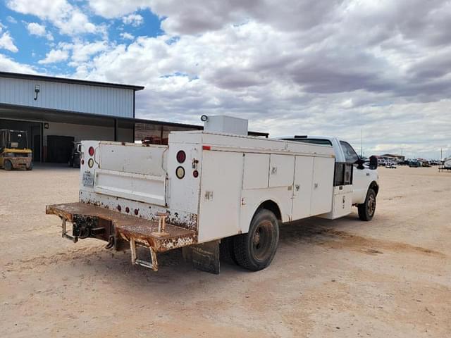 Image of Ford F-550 equipment image 4