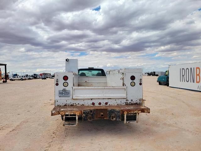 Image of Ford F-550 equipment image 3