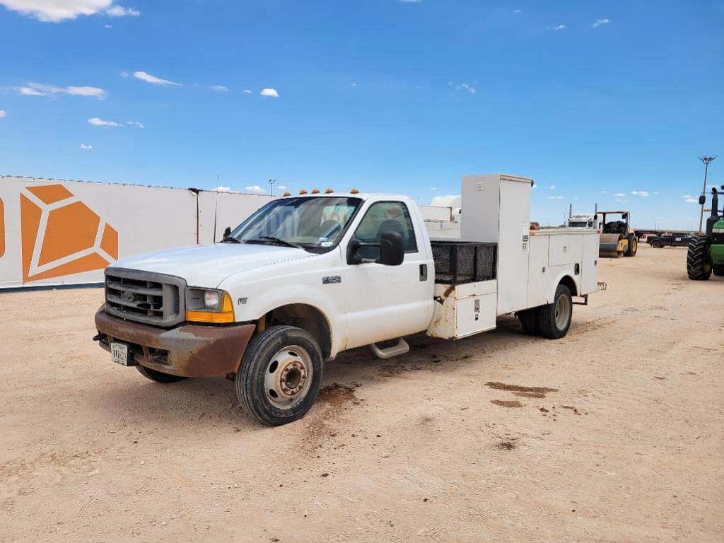 Image of Ford F-550 Primary image