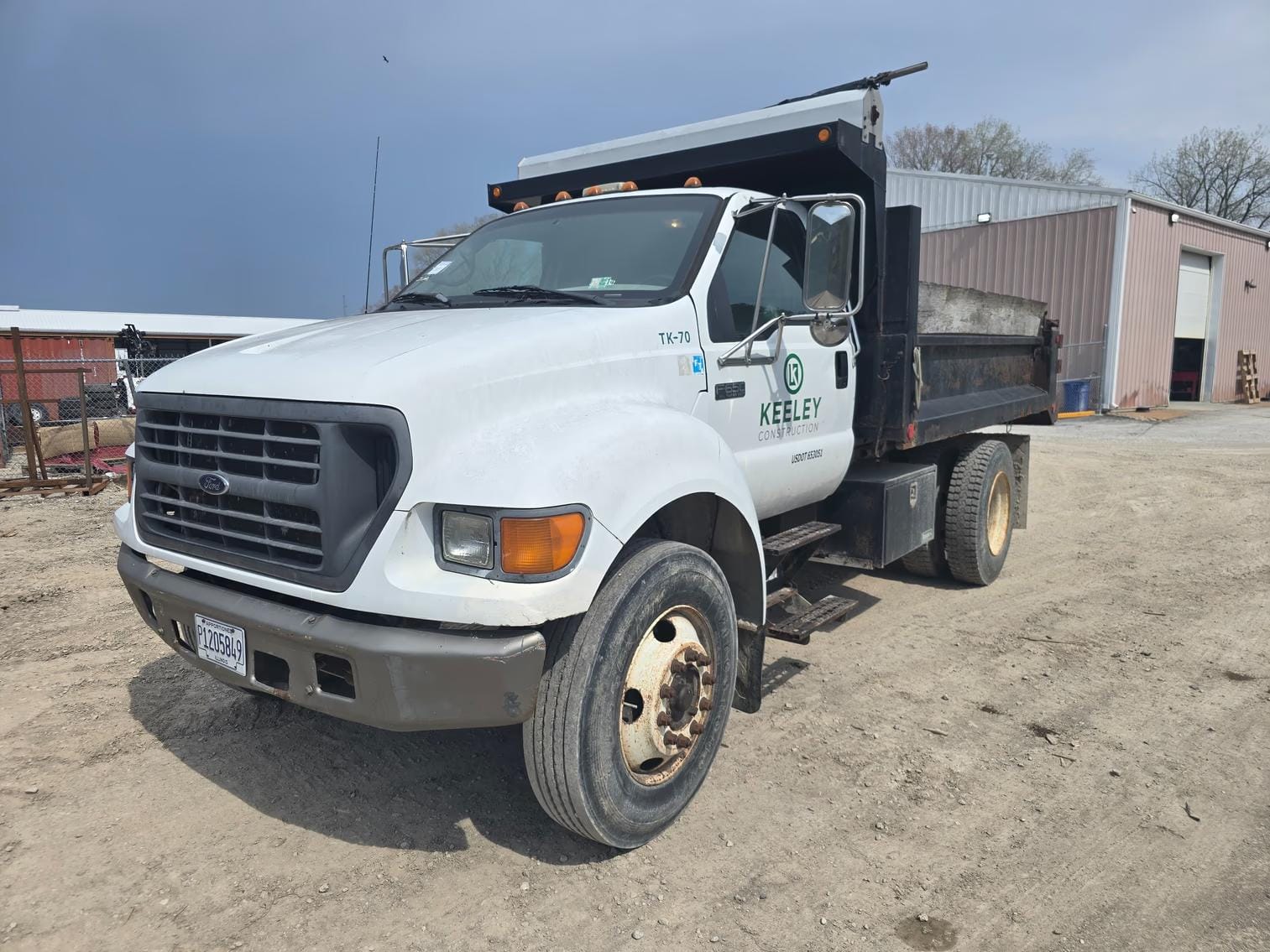 2000 Ford F-650 Equipment Image0