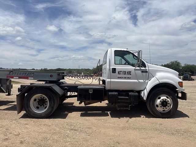 Image of Ford F-650 equipment image 4