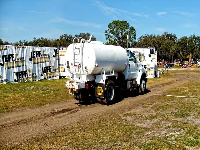 Image of Ford F-650 equipment image 4