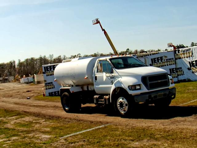 Image of Ford F-650 equipment image 2