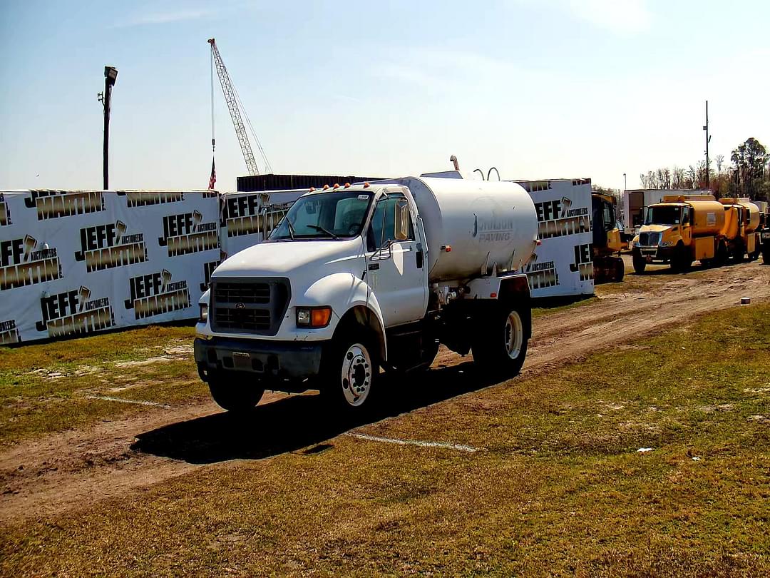 Image of Ford F-650 Primary image