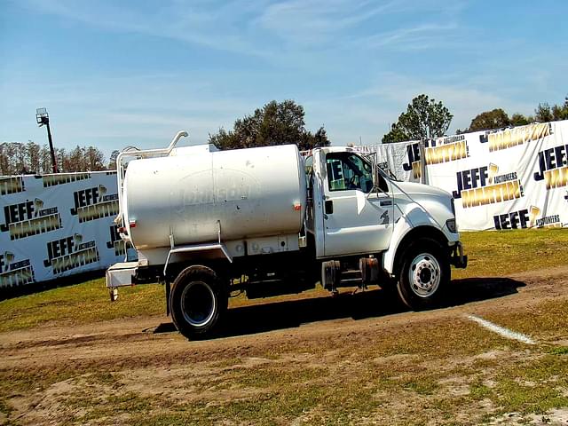 Image of Ford F-650 equipment image 3