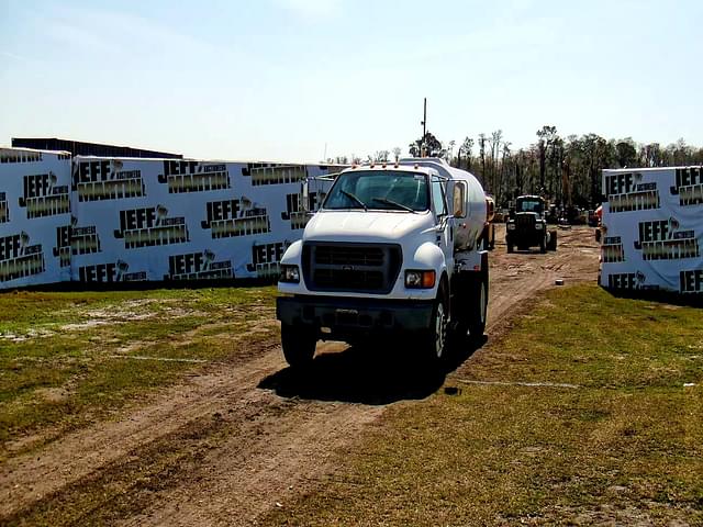 Image of Ford F-650 equipment image 1