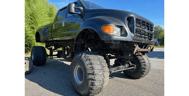 Image of Ford F-650 equipment image 3