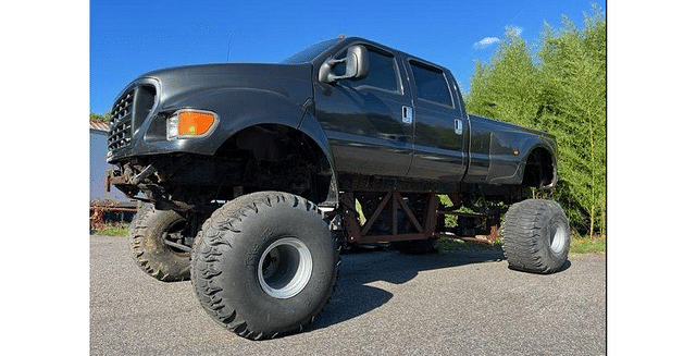 Image of Ford F-650 equipment image 1