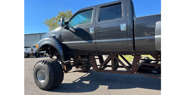Image of Ford F-650 equipment image 2