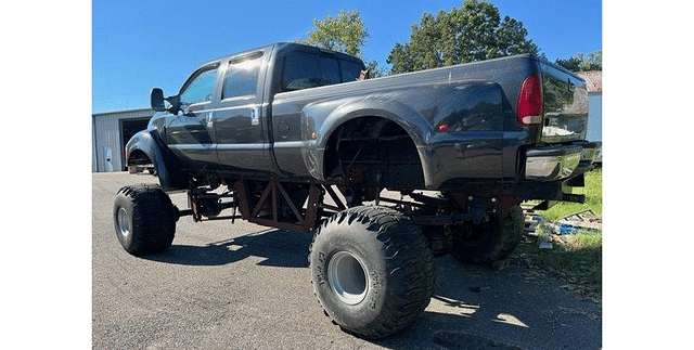 Image of Ford F-650 equipment image 4