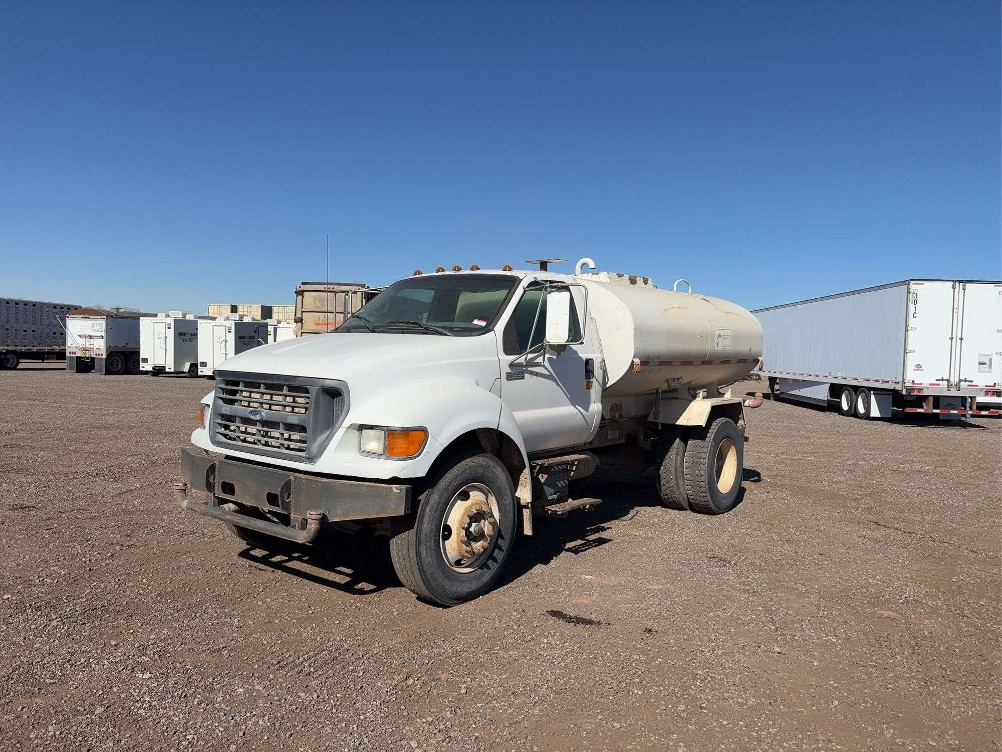 2000 Ford F-650 Equipment Image0