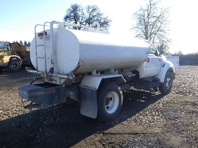 Image of Ford F-750 equipment image 3