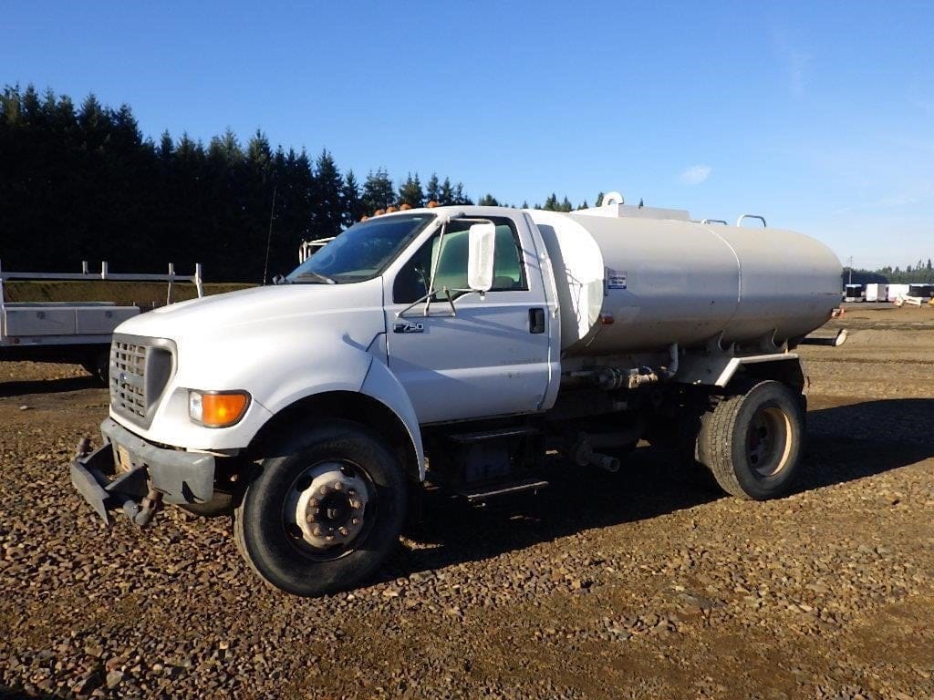 2000 Ford F-750 Equipment Image0